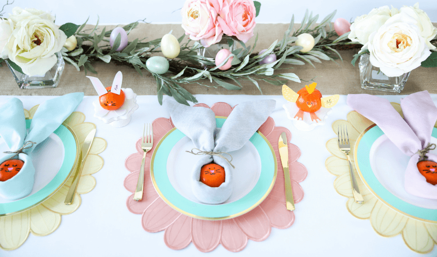 How to make an Easter bunny napkin - little folding and no ring required! These make a fun spring place setting, perfect for your holiday kid table. Great DIY craft for kids and includes a healthy treat too!