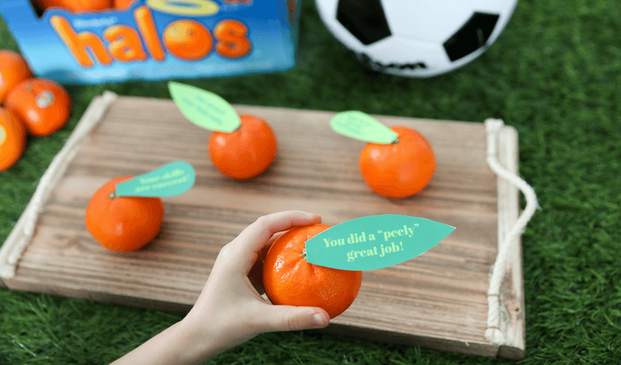 Healthy Sports Snacks for kids | Fun ideas for post game team snacks - great for soccer, baseball, basketball and more! Serve as a sideline or game day treat, or as part of a healthy lunch. Free printable to download.