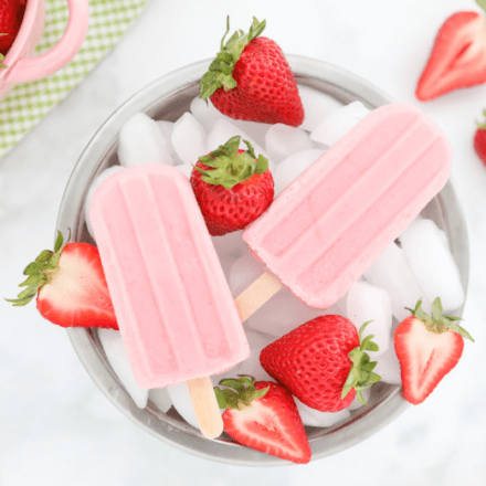 Healthy Strawberry Cheesecake Frozen Yogurt Popsicles